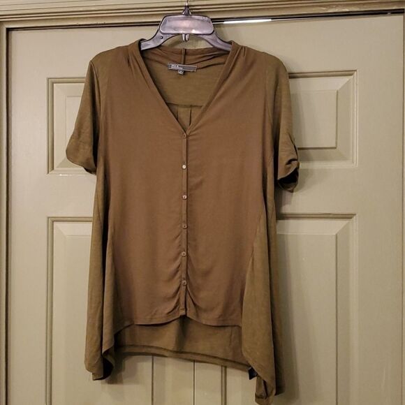 89th & Madison button front top - Picture 1 of 7